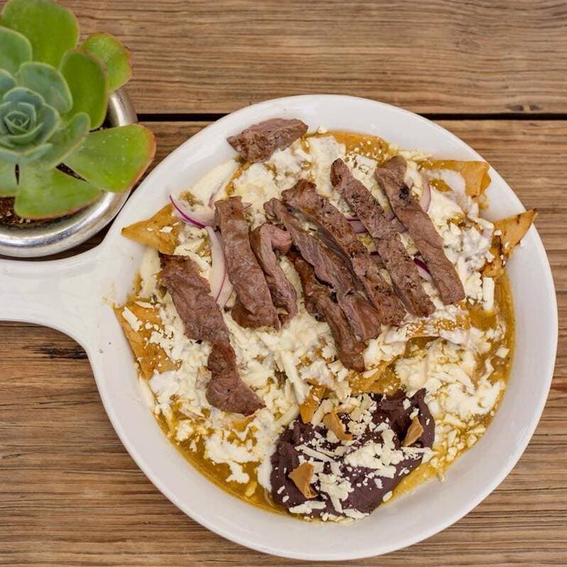 Chilaquiles con Arrachera