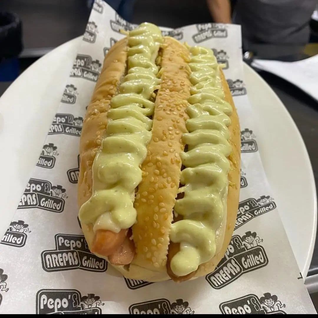 Perro Gemelo + Papas + Gaseosa