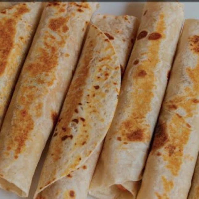 2 Burritos de Frijoles con Queso