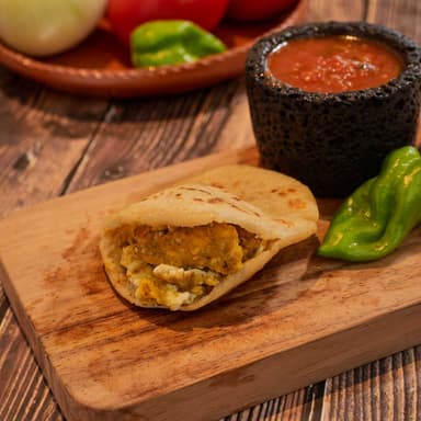 Gordita Huevito en Salsa Verde