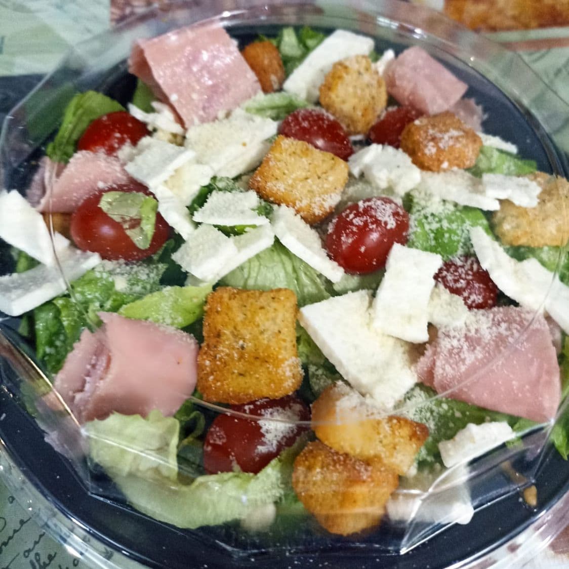 Ensalada de jamón y queso