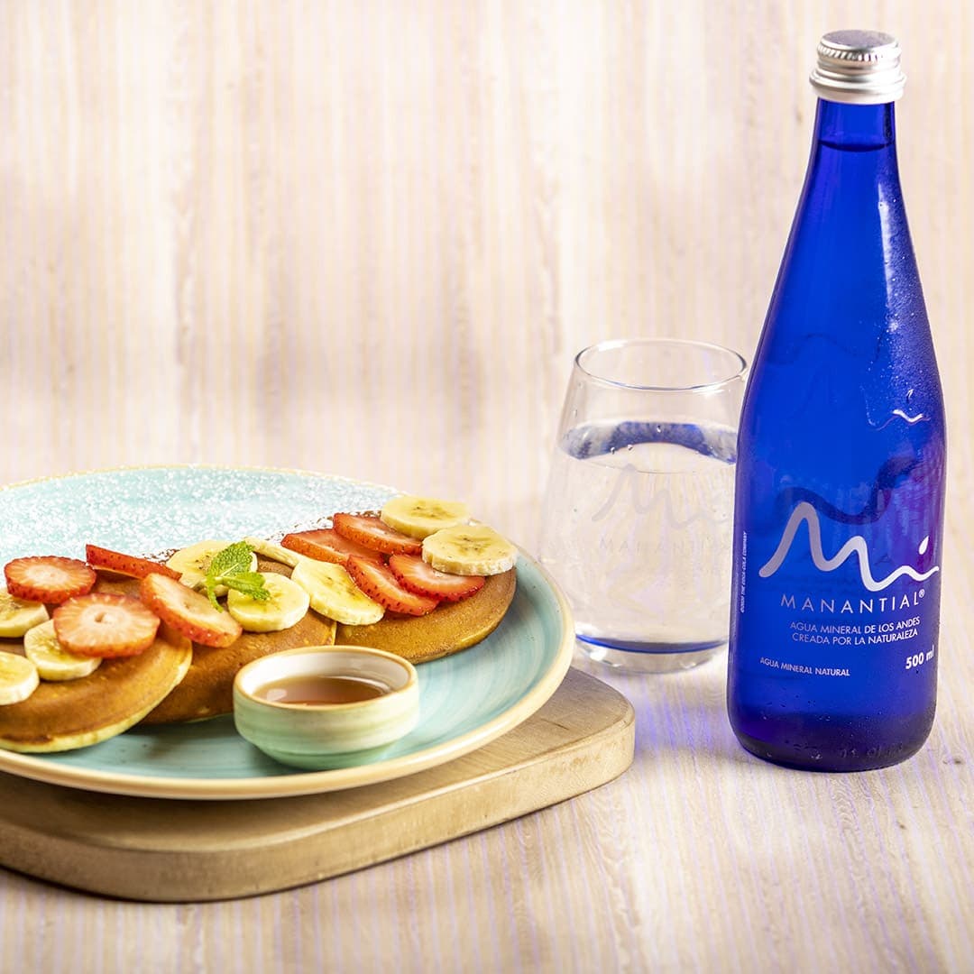 PANCAKES + AGUA MANANTIAL