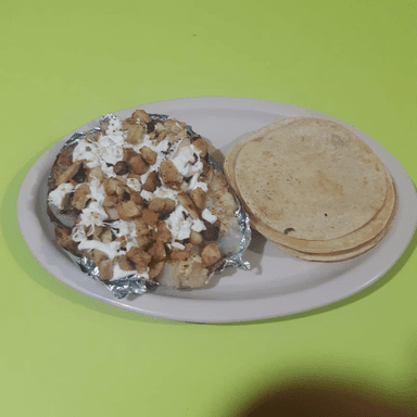Papa con Chuleta de Puerco y Quesillo