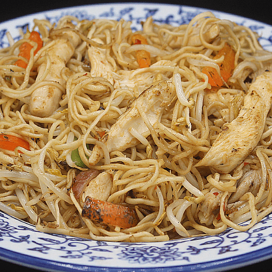 Tallarín Saltado seco al sillao con pollo