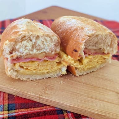 Torta de Huevo + Bebida Refrescante