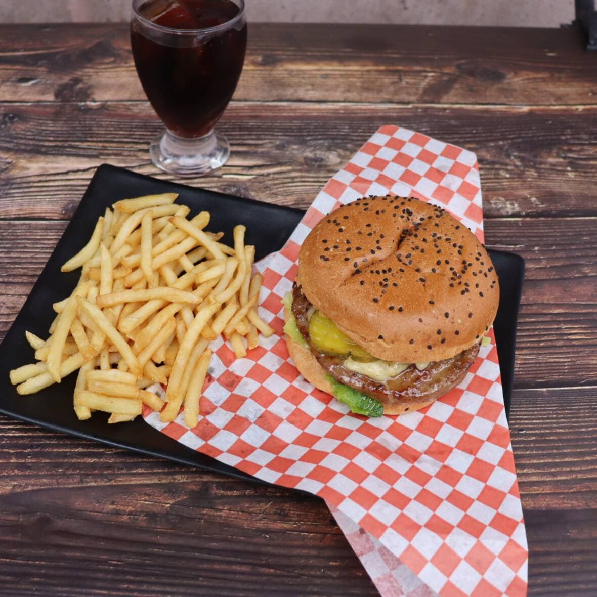 Combo Hamburguesa Arrachera, Papas y Coca