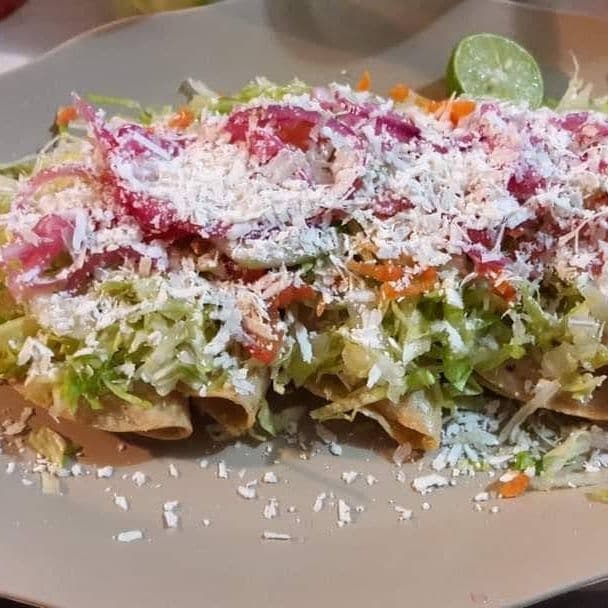 Tacos Dorados de Papá con Consomé