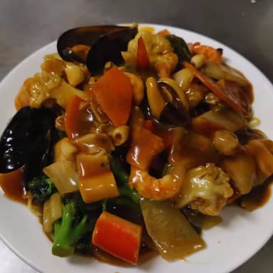 Chop Suey salsa con Mariscos