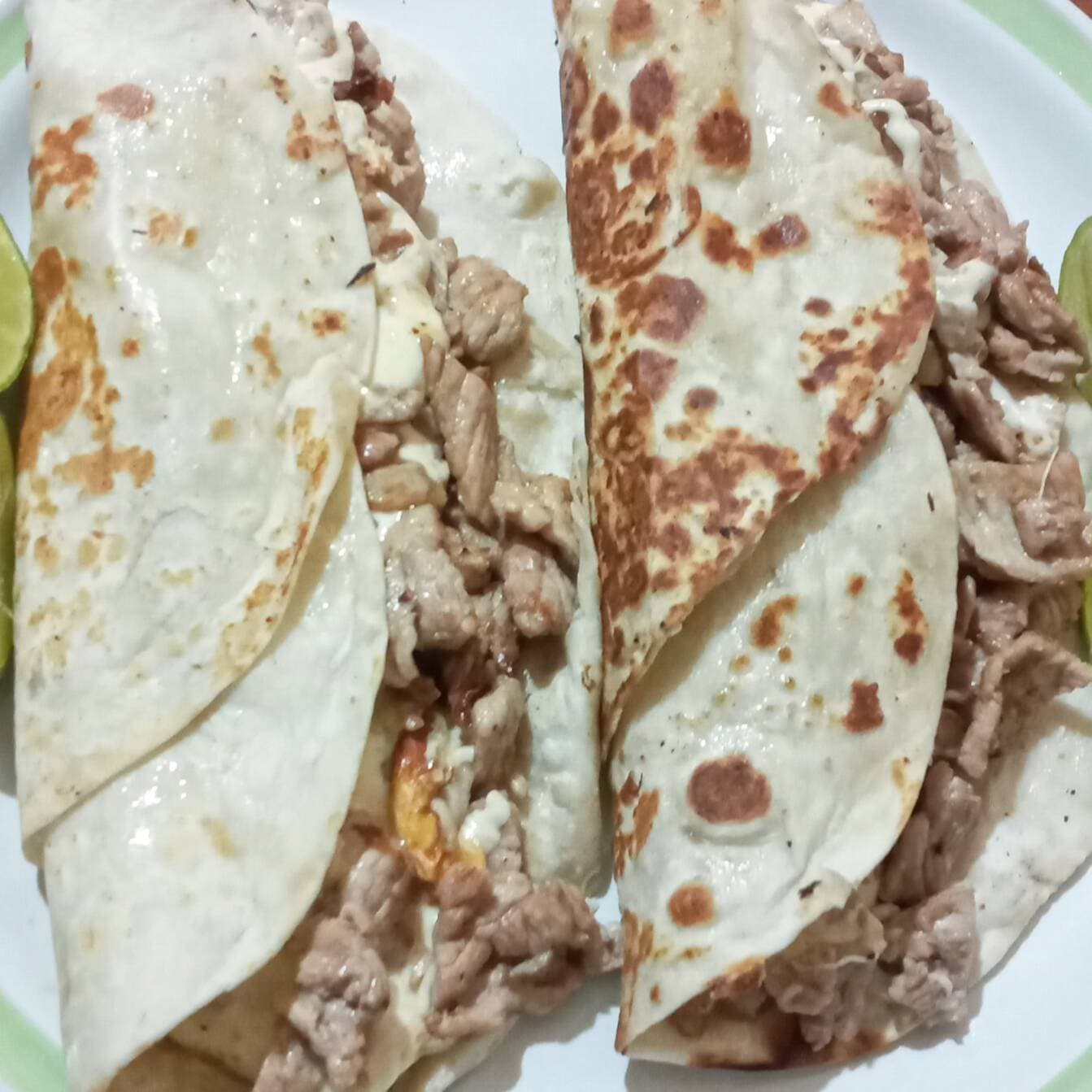 ORDEN DE 2 TACOS DE BISTEC DE RES GRANDES.