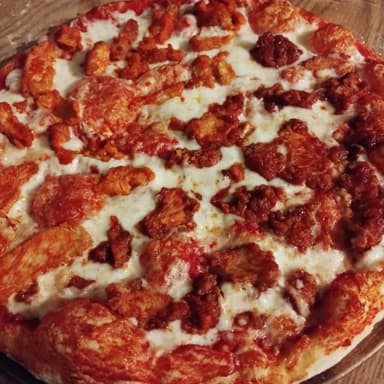 Pizza de Boneless 12"  (pollo) Bufalo y BBQ.