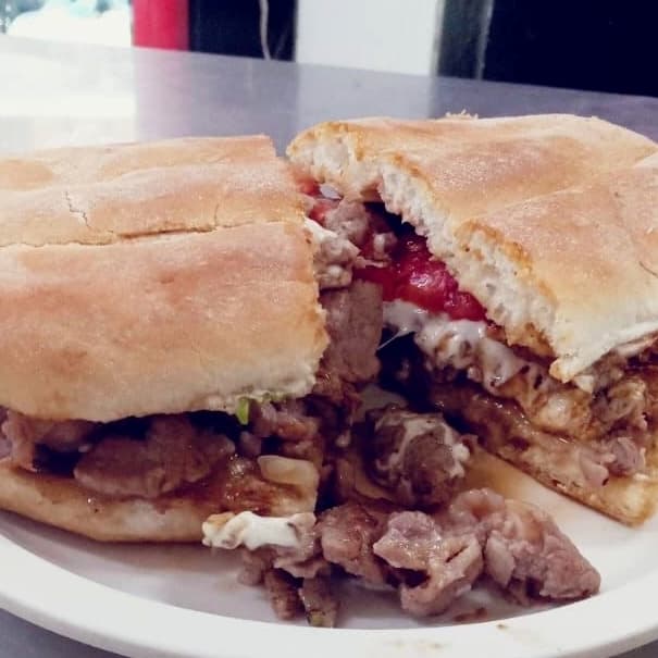 TORTA DE BISTEC CON QUESO