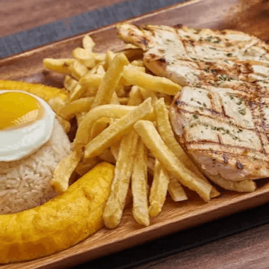 Pechuga a lo Pobre + Bebida del Día