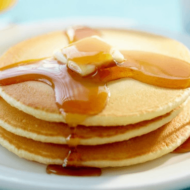Hotcakes Suaves con Mantequilla Artesanal