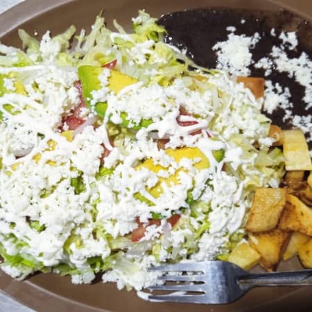 FLAUTAS DE  CARNE DESHEBRADA