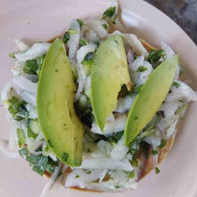 Tostada de Tiritas de Pescado (no Lleva Chile)