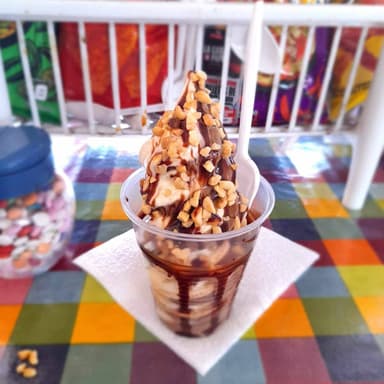 Combo Postres (1 nachos+ Soda +Sundae ) 🍦 🥤