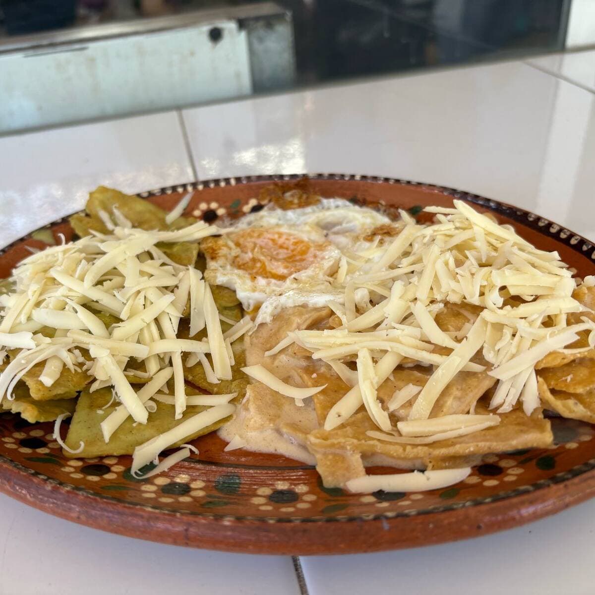 Media Orden de Chilaquiles con Huevo