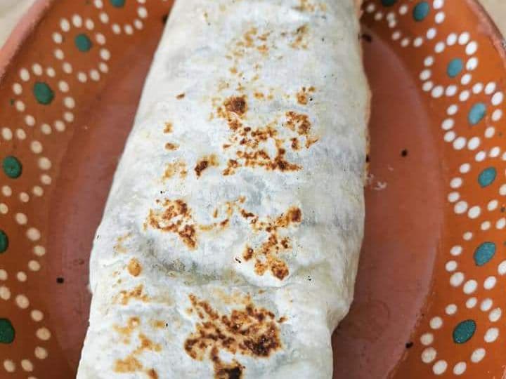 1 BURRITO DE ASADA + 1 AGUA FRESCA