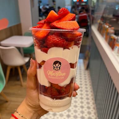 FRESAS CON CREMA CLÁSICAS Chicas 12oz