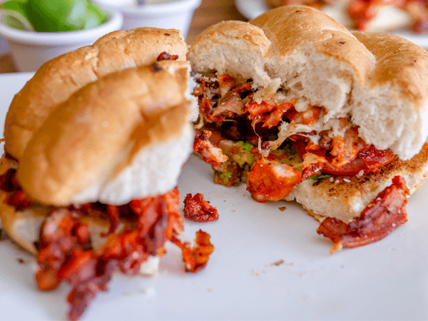 Dos tortas al pastor con queso