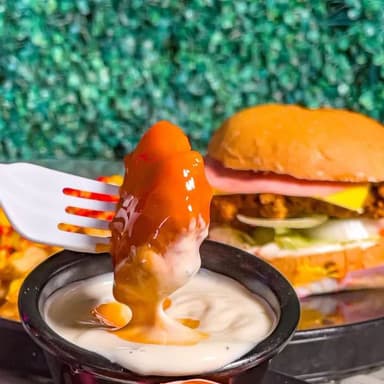 Combo Boneless y Hamburguesa Clásica