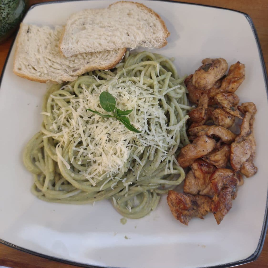 Pasta al pesto y proteína