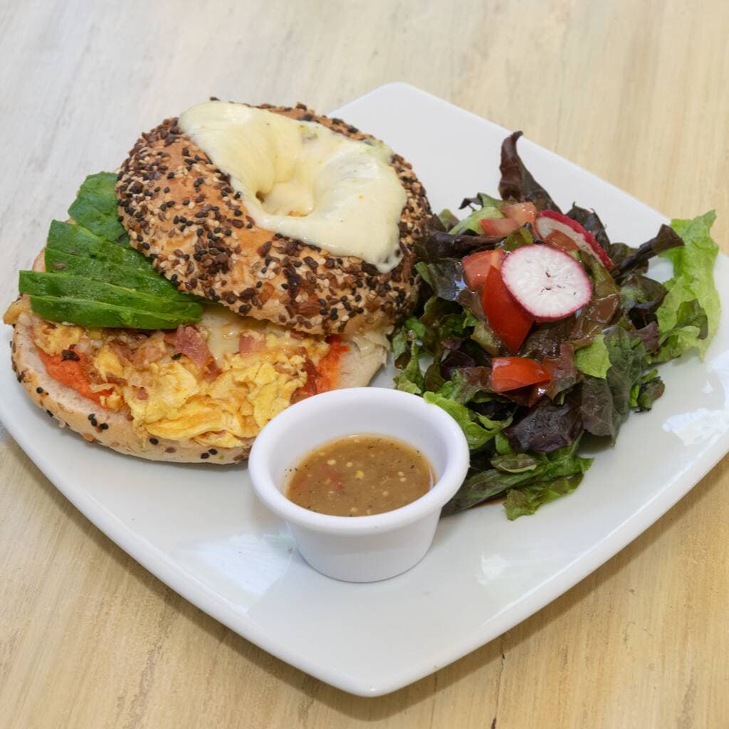 Bagel de Tocino y Huevo