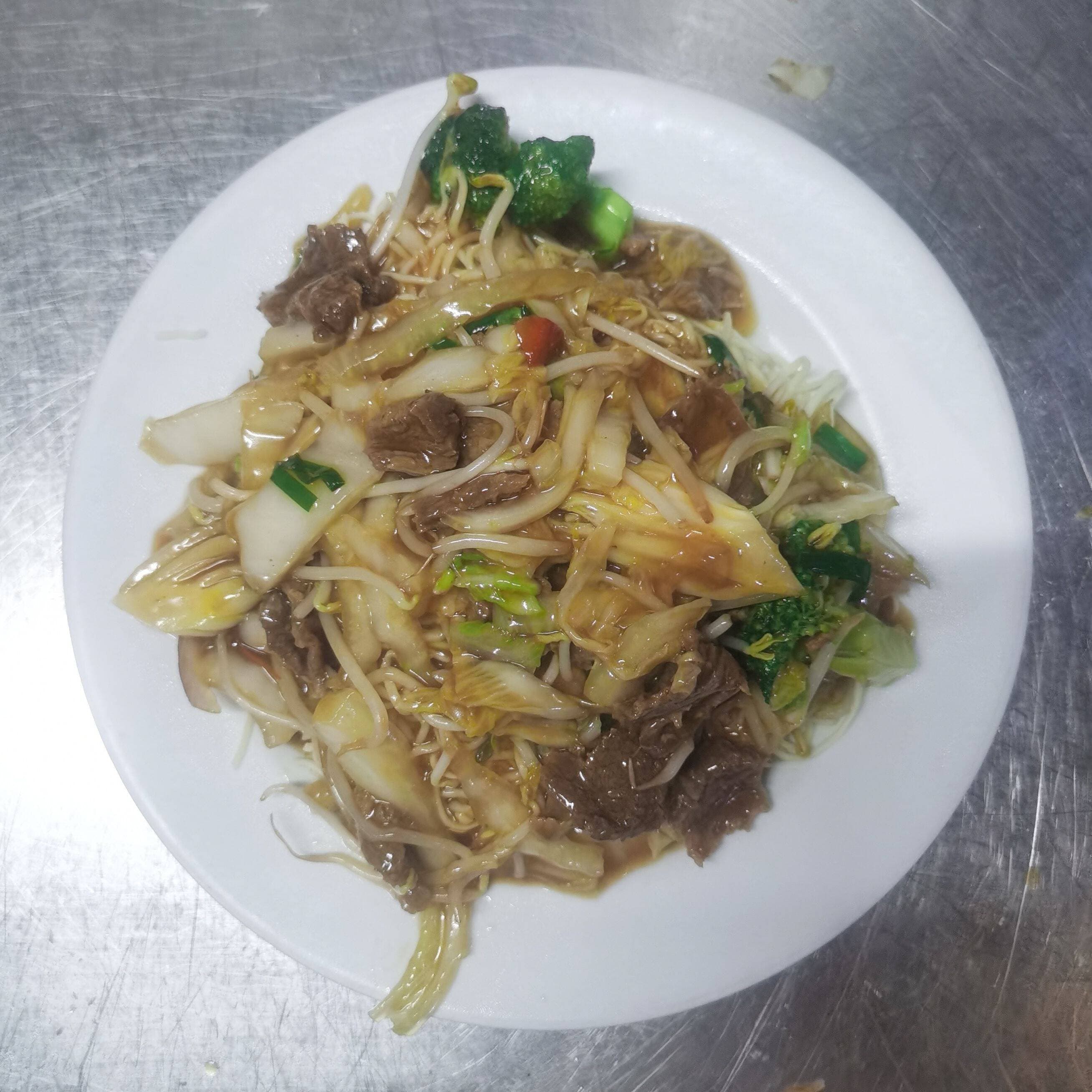 Tallarín con Carne de Res