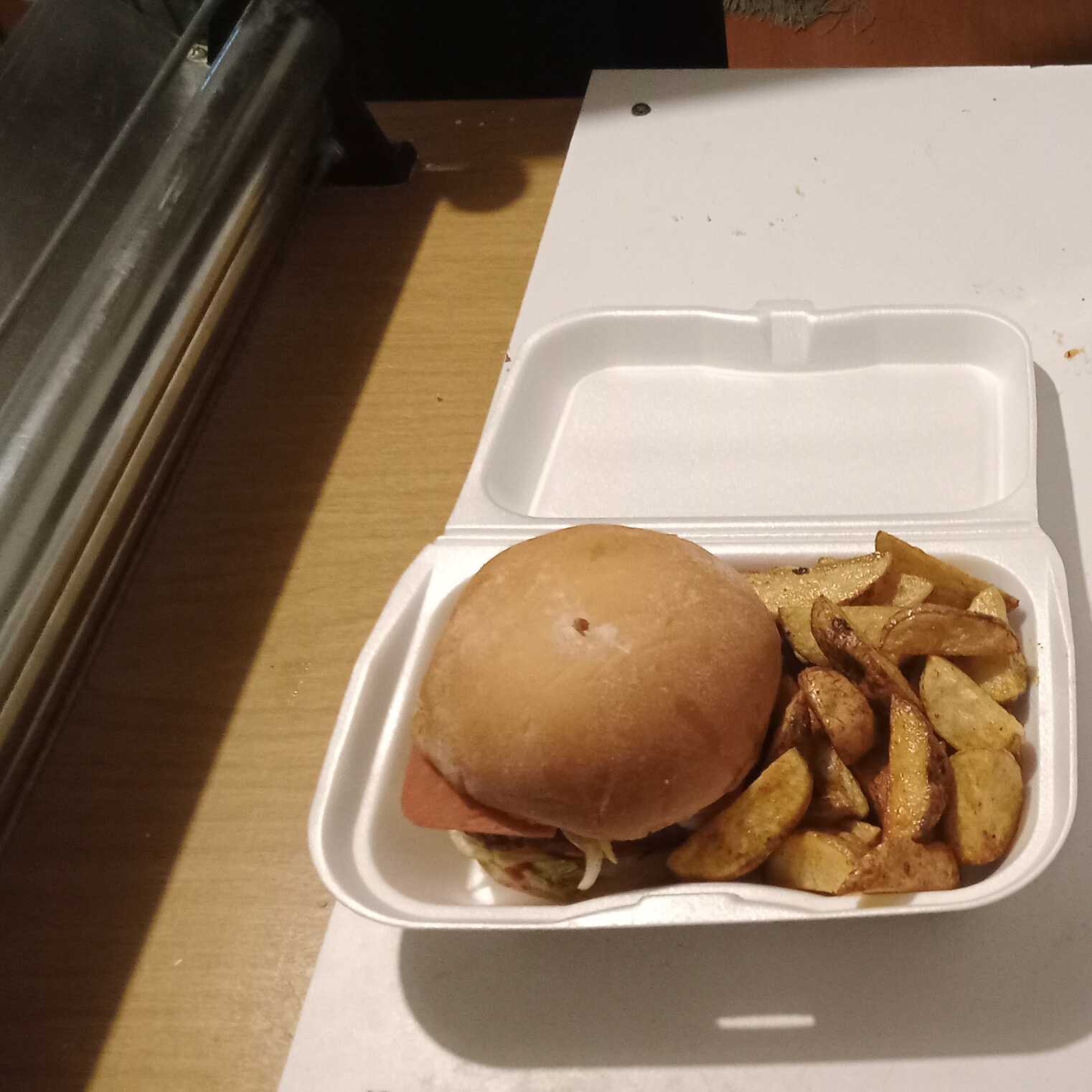 hambuguesa de carne+papas fritas