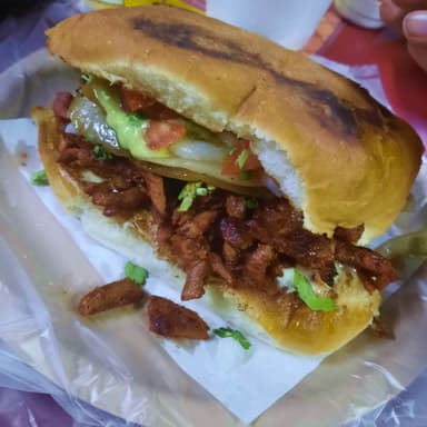 TORTA Y AGUA