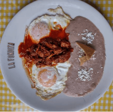 Huevos con asado de puerco