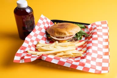 HAMBURGUESA CLÁSICA + BEBIDA
