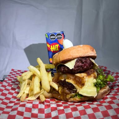 Hamburguesa Ñam Ñam Doble en Combo
