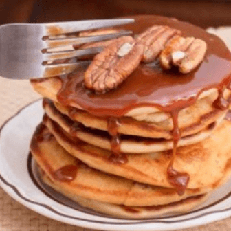 HOT CAKES CON CAJETA