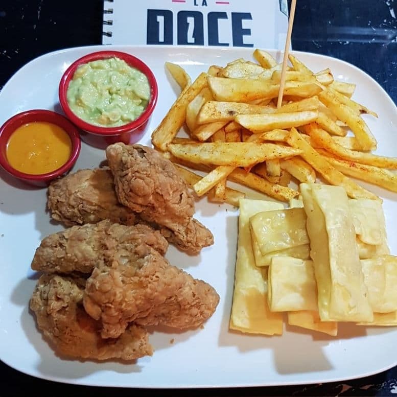 Tequeños más Chicharrón de Pollo