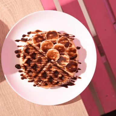 Combo Waffle de Banano + Chocolate Hersheys