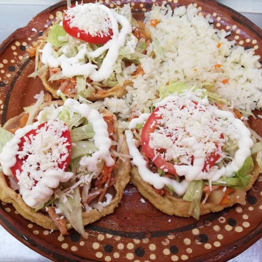 Sopes de Pollo