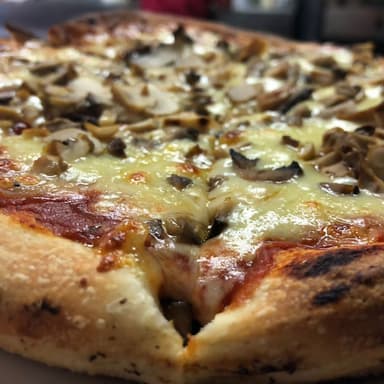 Pizza Jamón y Hongos Pequeña
