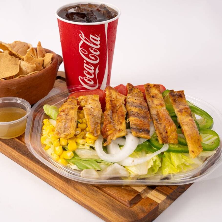 Ensalada del Sur con Pollo y Refresco 600 Ml.