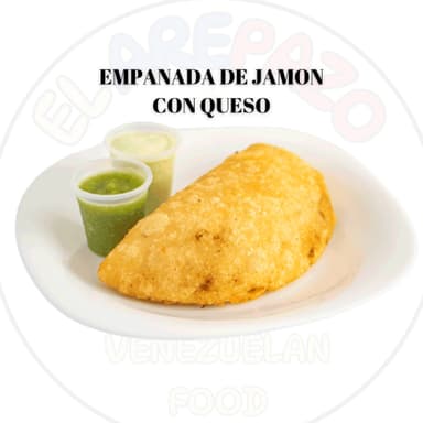 Empanada de Jamon con Queso
