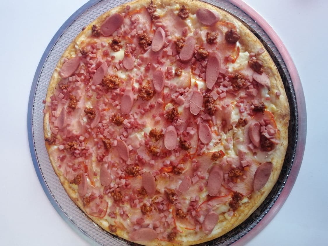 Pizza Mediana de Carnes Frías