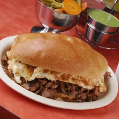 TORTA ARRACHERA C/ BISTEC + COCA COLA (promo TC)