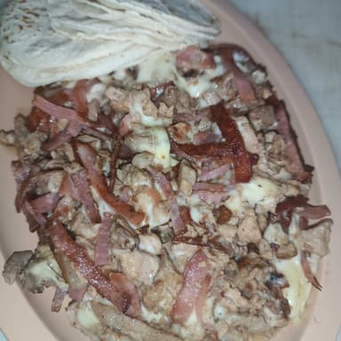 Media Orden de Carne con Tocino y Queso