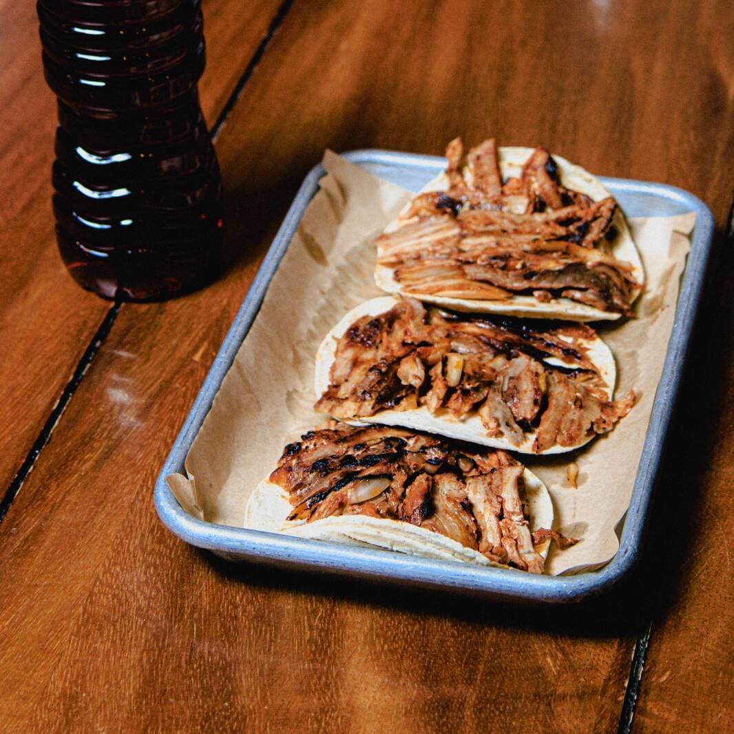 COMBO 3 TACOS AL PASTOR + 1 JAMAICA 500ML