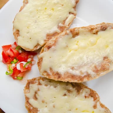 Combo Molletes + Agua Gratis