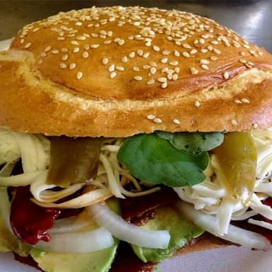 Cemita de Pierna Adobada.