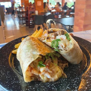 Burrito Mar y Tierra