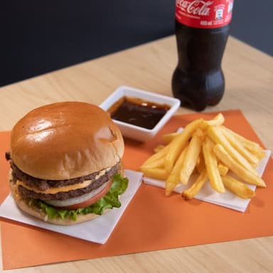 Combo Hamburguesa Doble + Papas + Bebida