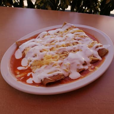 Enchiladas Rojas con Bistec