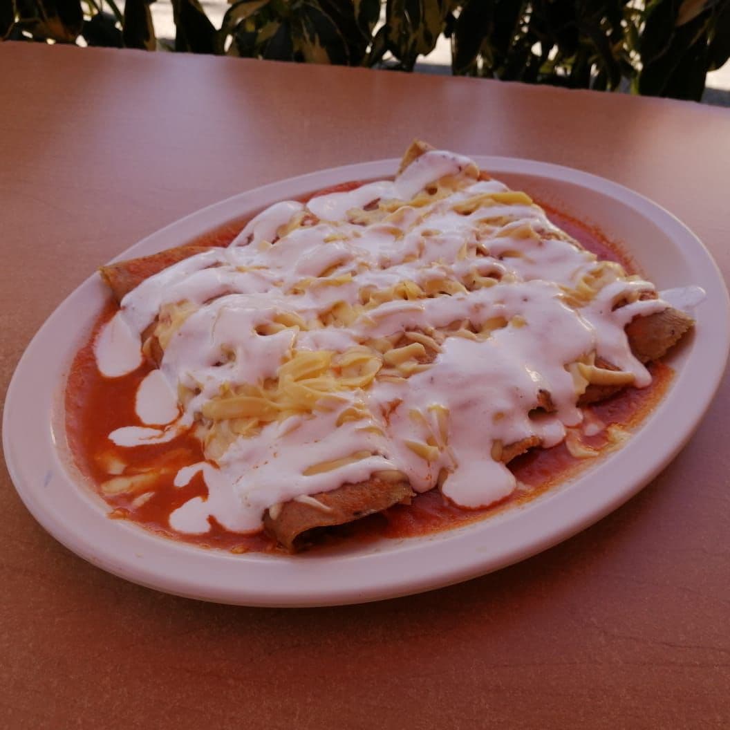 Enchiladas Rojas con Bistec